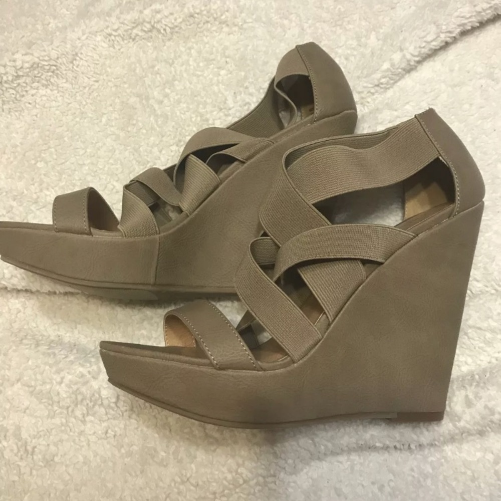 Women’s Wedge Sandal Size 8.5